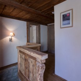 schodiste s rustikalnim zabradlim